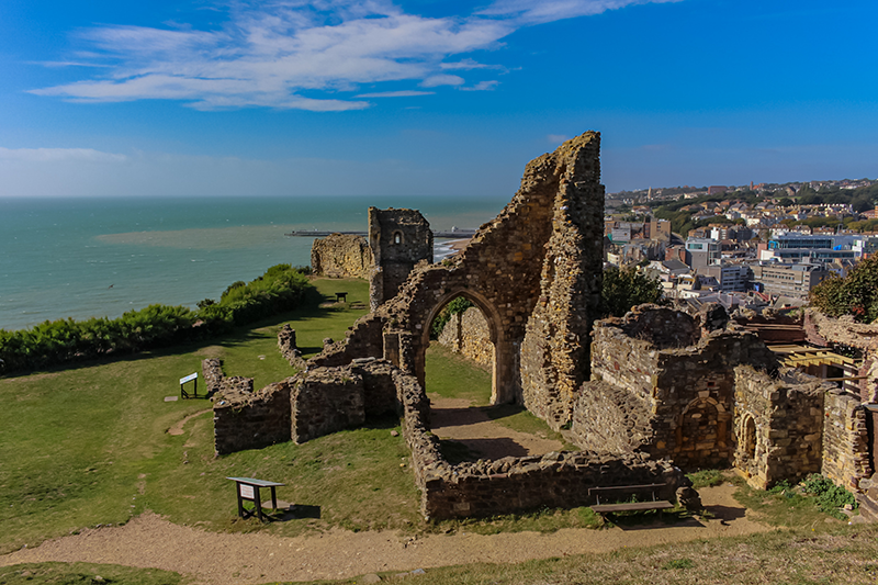 are dogs allowed in hastings castle