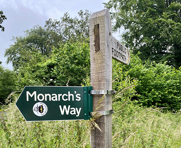 monarchs way sign