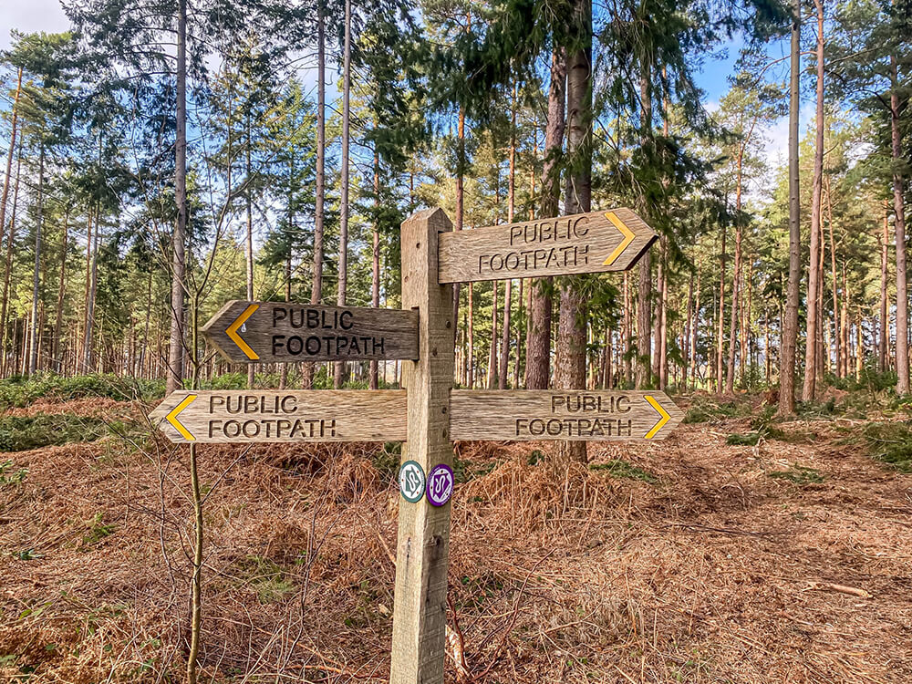 serpent way sign post